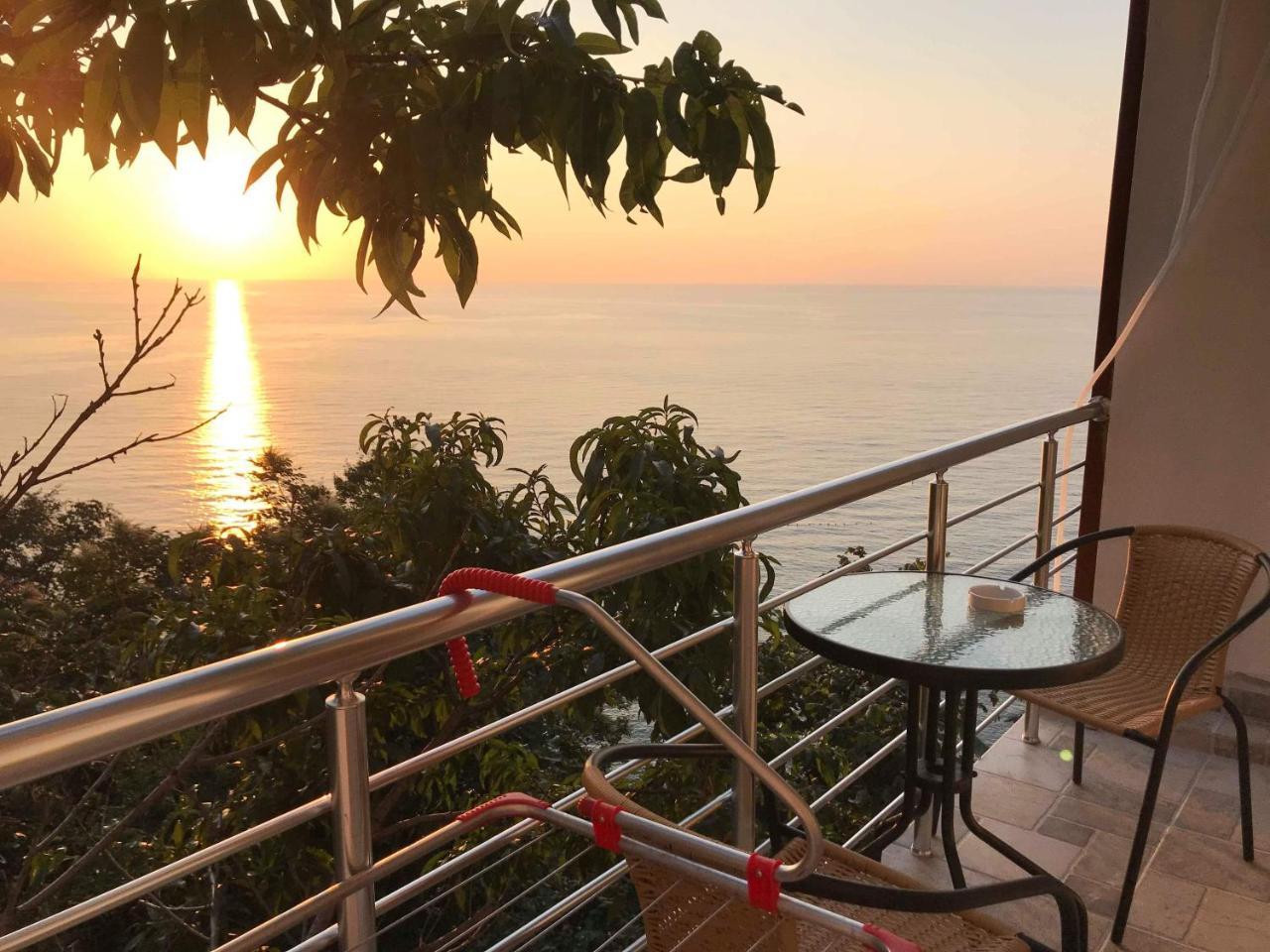 Albatross Kvariati Guest House Extérieur photo